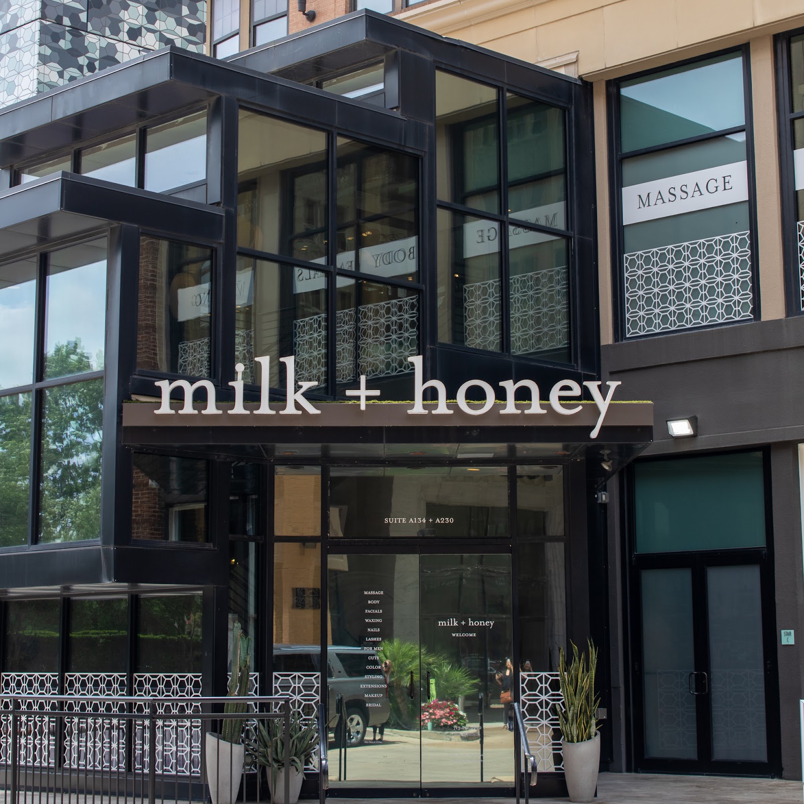 milk + honey | River Oaks logo